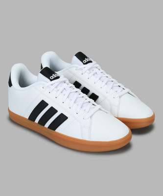 ADIDAS Streeet Icon Lite M Sneakers For Men(White , 6)