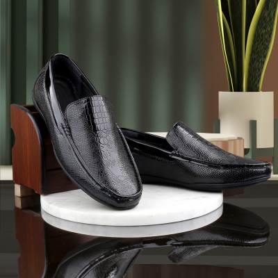 WUGATTI Loafers For Men(Black , 6)