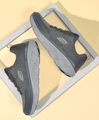 Skechers D'LUX WALKER 2.0 - STEADYWAY Casuals For Men(Grey , 6)