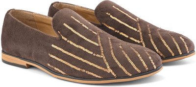 House of Pataudi Velvet embellished slip on ethnic loafers mojaris shoes without laces Mojaris For Men(Brown , 6)