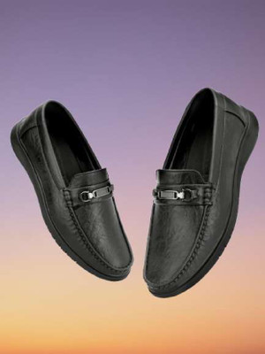 Buxton Loafers Loafers For Men(Tan, Black , 9)