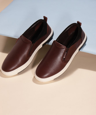 RED CHIEF Slip On Sneakers For Men(Brown , 10)