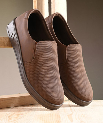 Roadster Men brown casual solid slip on sneakers without lace Slip On Sneakers For Men(Brown , 6)