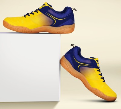 NIVIA HY-COURT Badminton Shoes For Men(Yellow, Blue)