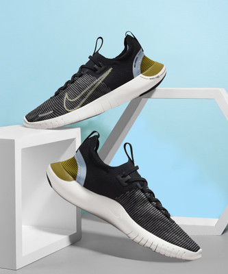 NIKE Free RN NN Training & Gym Shoes For Women(Black , 7)