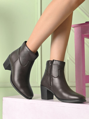 Roadster Boots For Women(Brown , 4)