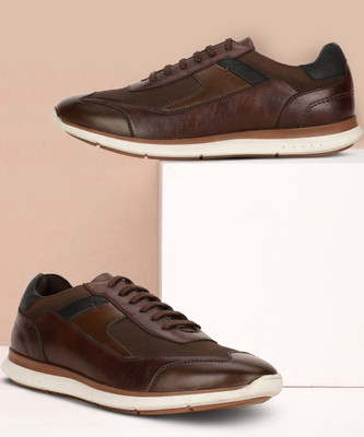Bata Sneakers For