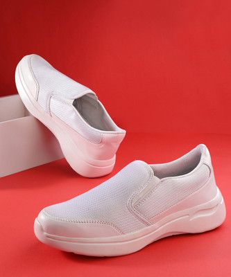 Roadster Lightweight Athleisure Slip-On Running Shoes Running Shoes For Men(White , 6)