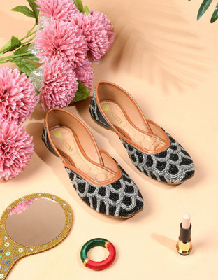 Divastri Juti For Women Bellies For Women(Black , 4)