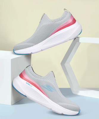 Skechers GO RUN ELEVATE - HOT STREAK Running Shoes For Women(Grey , 4)