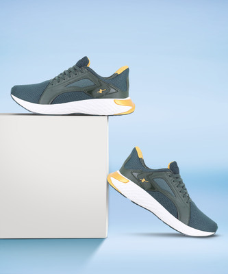 Sparx SM 697 Running Shoes For Men(Green, Gold , 8)