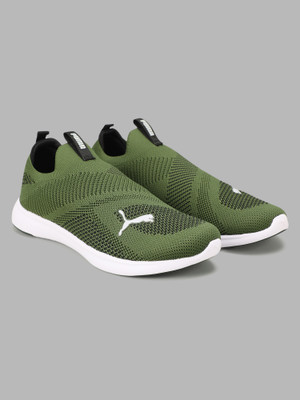PUMA Softride Gush Walking Shoes For Men(Green , 7)