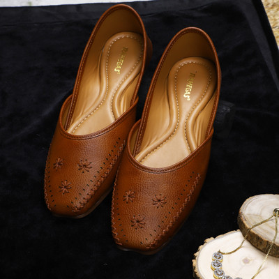 RAHEGAS Women’s Punjabi Jutti |Simple Latest Stylish Ethnic Flats for Bellies For Women(Tan , 7)