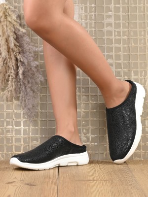 YUUKI TAYLOR Slip On Sneakers For Women(Black)