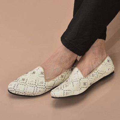 FAUSTO Embroidered Ethnic Slip On Juttis and Mojaris for Wedding|Haldi Slip-On Shoe Mojaris For Men(Camel , 6)
