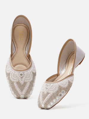 jm looks Jutis For Women(White , 6)