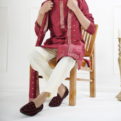 FAUSTO Embroidery Sequin Ethnic Slip On Juttis for Wedding|Festive Slip-On For Kurtas Mojaris For Men(Maroon , 8)