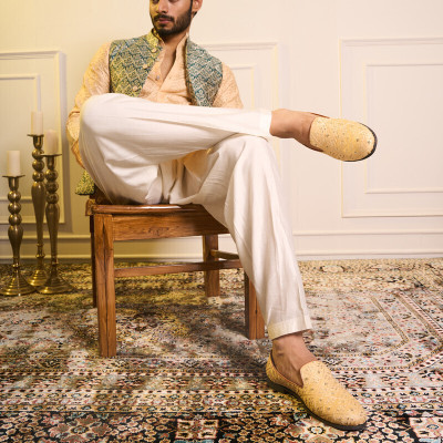 FAUSTO Ethnic Velvet Sequin Embroidered Juttis for Wedding|Traditional Kurtas Shoes Mojaris For Men(Gold , 11)