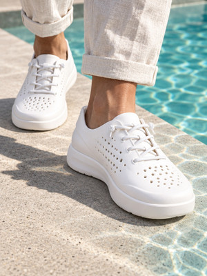 CROCS Inmotion Casuals For Men(White , 12)