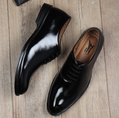 Zixer MEN'S HANDCRAFTED SOBER SHINE PATENT PLAIN FORMAL LACEUP SHOES WITH CAP TOE Lace Up For Men(Black , 9)