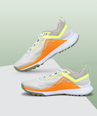 NIKE Pegasus Trail 4 Running Shoes For Men(Grey , 11)