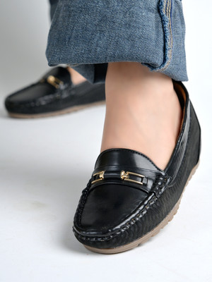 SHOETOPIA Stylish Trendy Comfort Driving Moccasin with Gold Bit Detail Loafers For Girls Loafers For Women(Black , 4)