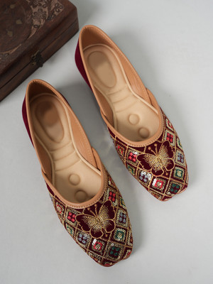 Walkfree Casuals For Women(Maroon , 6)