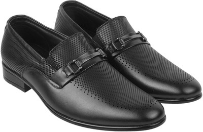 MOCHI Slip On For Men(Black , 8.5)