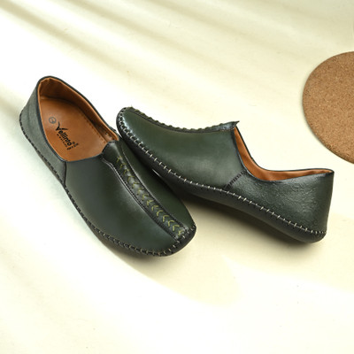 Vellinto Vellinto ARTIZAN Cool Rajasthani Stitched Design Jutis Mojaris Nagra For Men Casuals For Men(Green , 8)