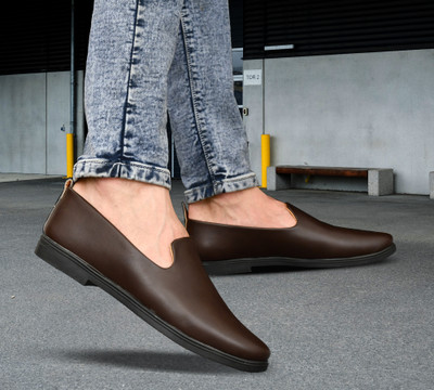 Groofer Unique graceful Slip-on casual shoes Slip On Sneakers For Men(Brown , 9)