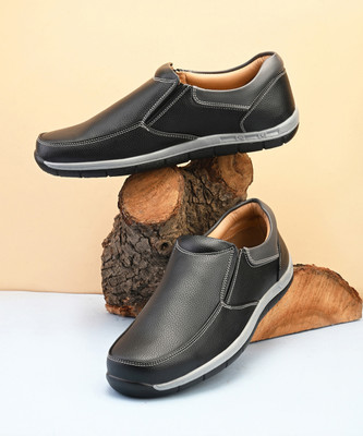 Roadster Roadster Men Slip On Casual Shoes Loafers For Men(Black , 9)