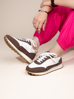 Roadster Casual Sneakers Sneakers For Women(Brown, White , 4)