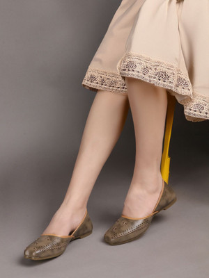 KILLER , Soft Leather Ethnic Jutti, Casual Flats Stylish Mojaries for Girls. Bellies For Women(Beige , 5)