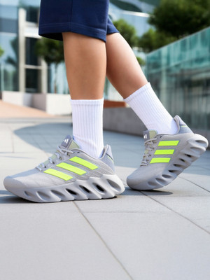 ADIDAS ADIDAS SWITCH FWD 2 M Running Shoes For Men(Grey , 6)