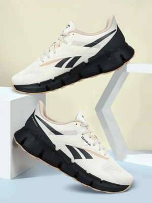 REEBOK ZIG DYNAMICA 5 Running Shoes For Men(White, Black , 8)