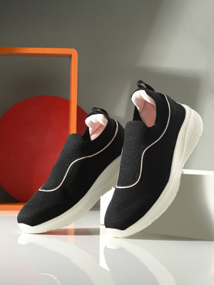 HRX by Hrithik Roshan Walking Shoes For Women(Black , 5)