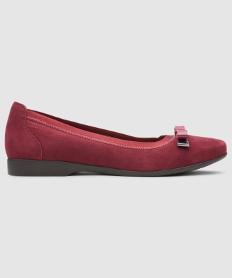 CLARKS Un Darcey Bow Wine Suede Boat Shoes For Women(Red , 6)