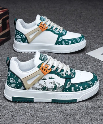 Xtoon Good vibes white green light weight sneakers sports Casuals For Men(White , 7)