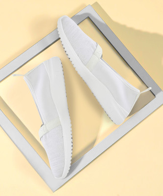 PUMA Adelina Space Metallics Casuals For Women(White , 6)