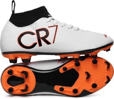sports shoes for playing football