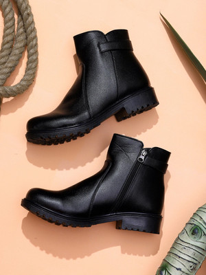 TRASE Hooks Boots For Women(Black , 5)