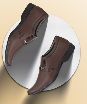 Lee Peeter Slip On For Men(Brown , 7)