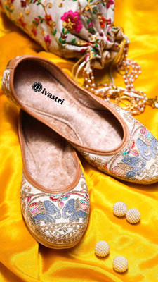 Divastri Jutis For Women(Multicolor , 4)