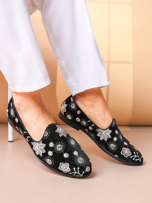 House of Pataudi Solid Ethnic Slip-On Mojaris TPR Sole |Floral Prints & Embroidery Mojaris For Men(Black , 10)