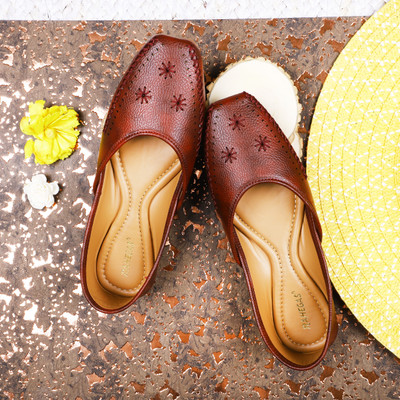 RAHEGAS Women’s Latest Punjabi Jutti |Simple Stylish Majori Flats for Bellies For Women(Maroon , 4)