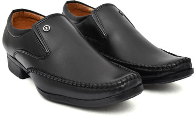 FOGGY Slip On For Men(Black , 6)