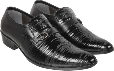 METRO Slip On For Men(Black , 6)