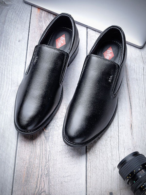 LEE COOPER LC1474E2R Slip On For Men(Black , 8)