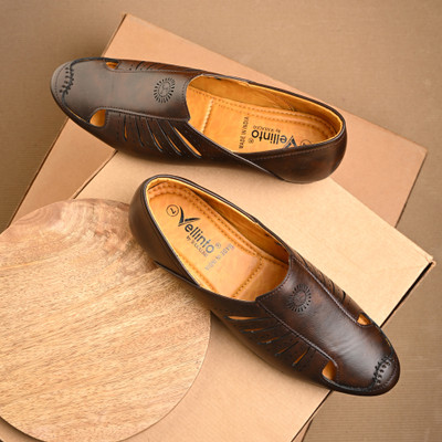 Vellinto Vellinto SUNSHINE Kolhapuri Casual Jutti Walking Shoes For Men(Brown , 8)