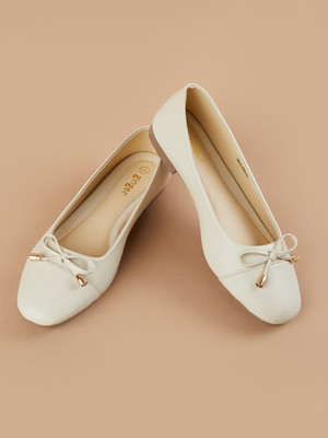Ginger by Lifestyle Bow Ballerinas Bellies For Women(Beige , 3)